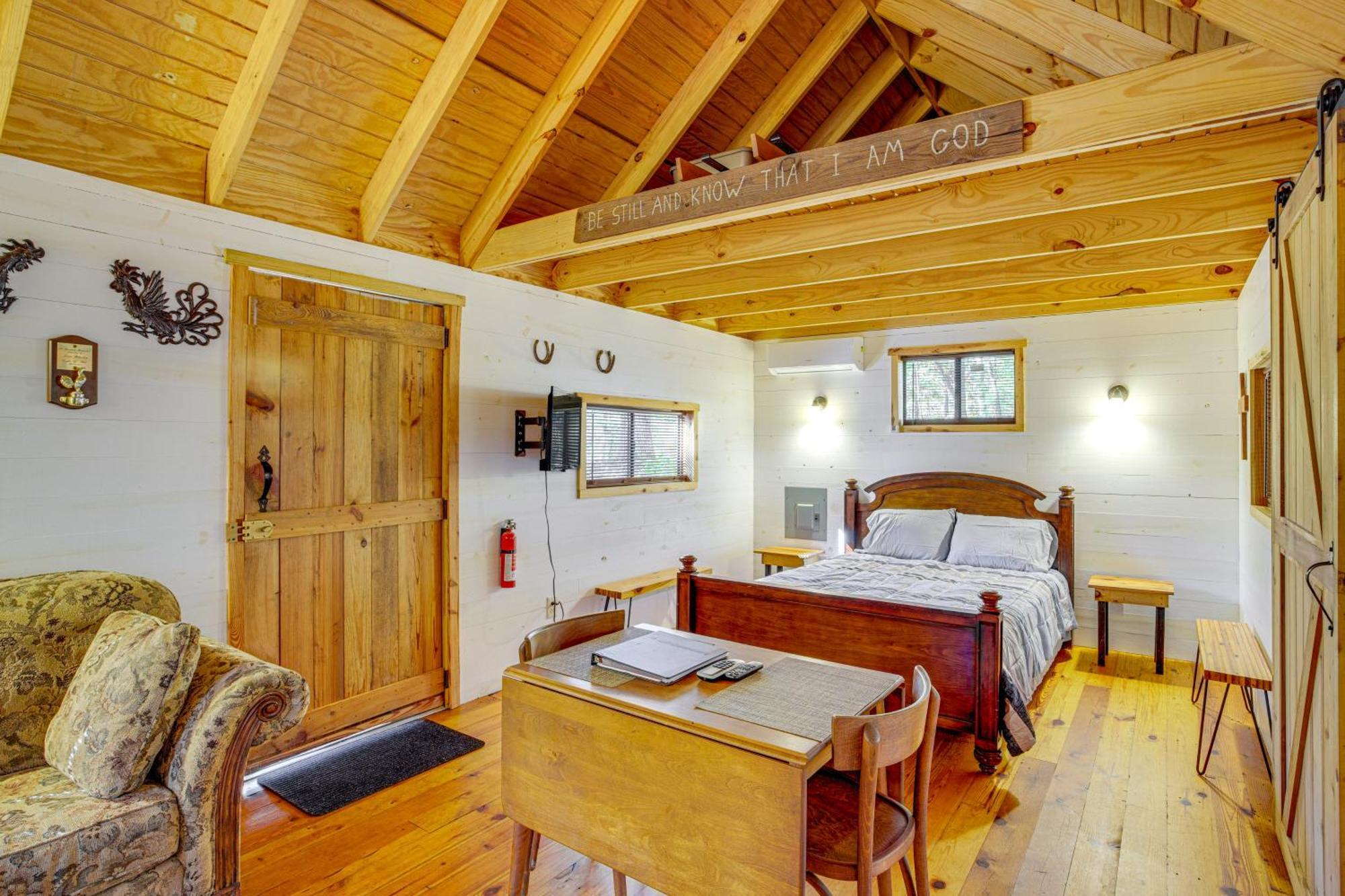 Secluded Tallassee Cabin With Fire Pit And Porch! Экстерьер фото