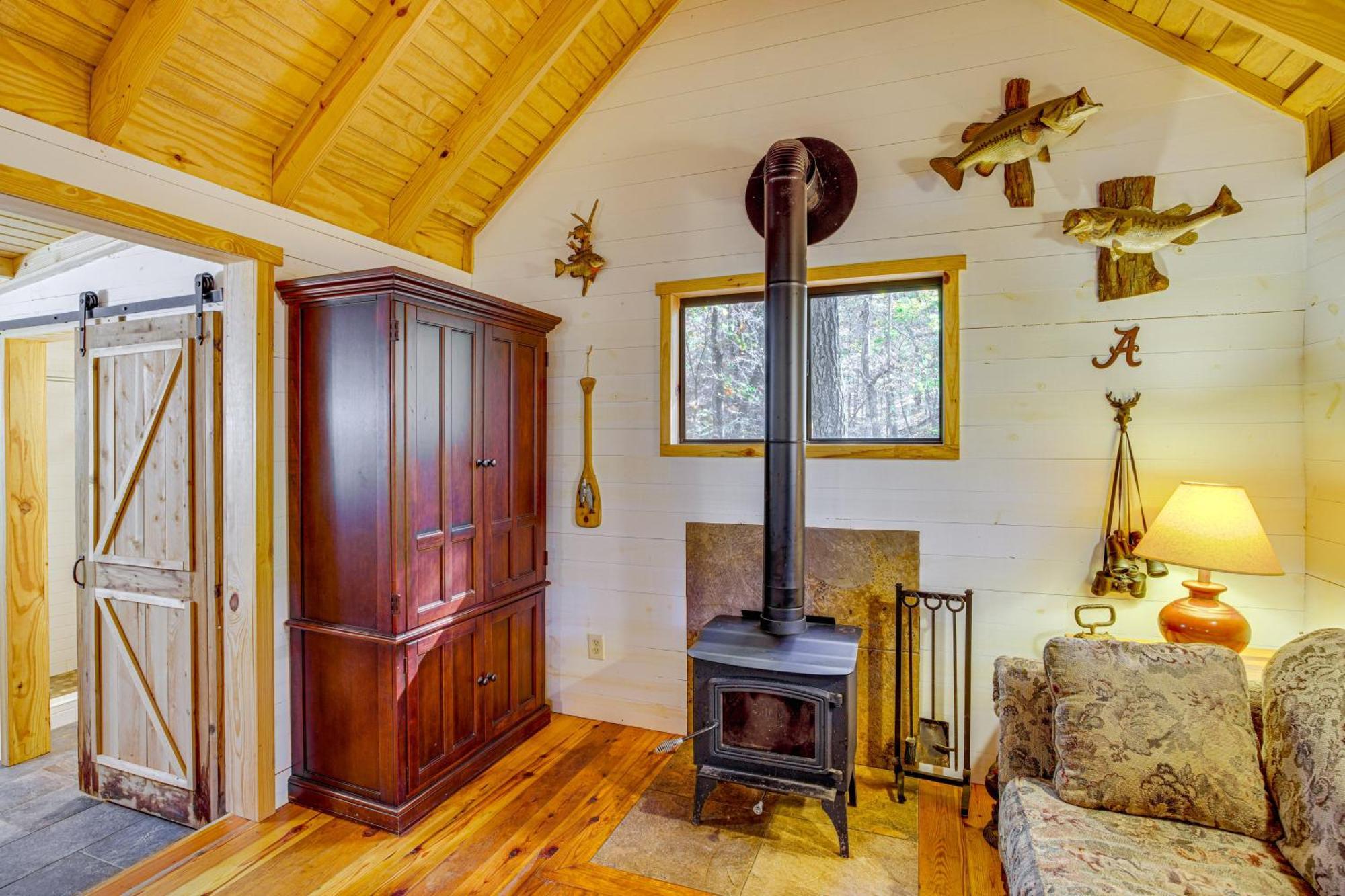 Secluded Tallassee Cabin With Fire Pit And Porch! Экстерьер фото
