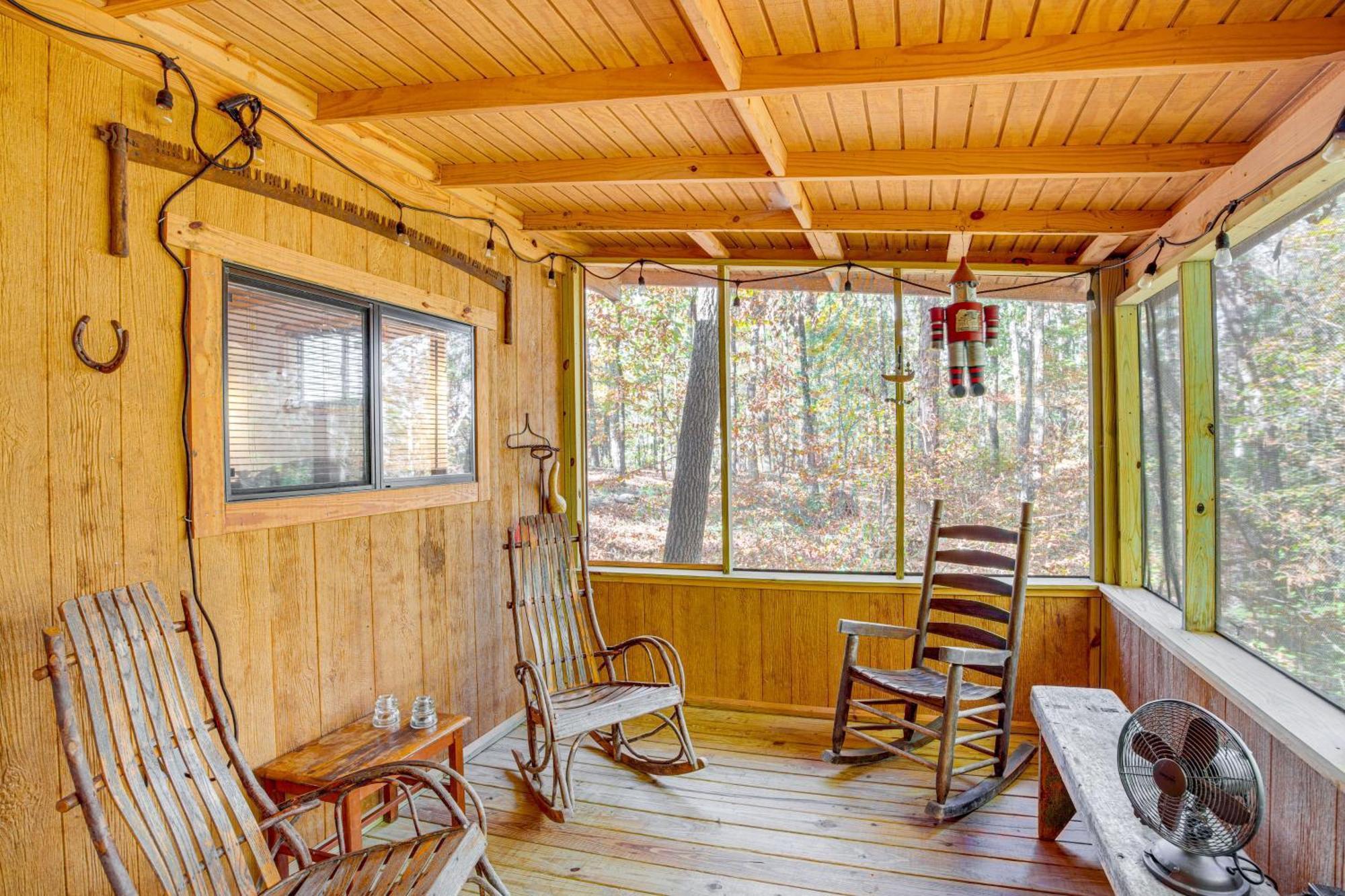 Secluded Tallassee Cabin With Fire Pit And Porch! Экстерьер фото