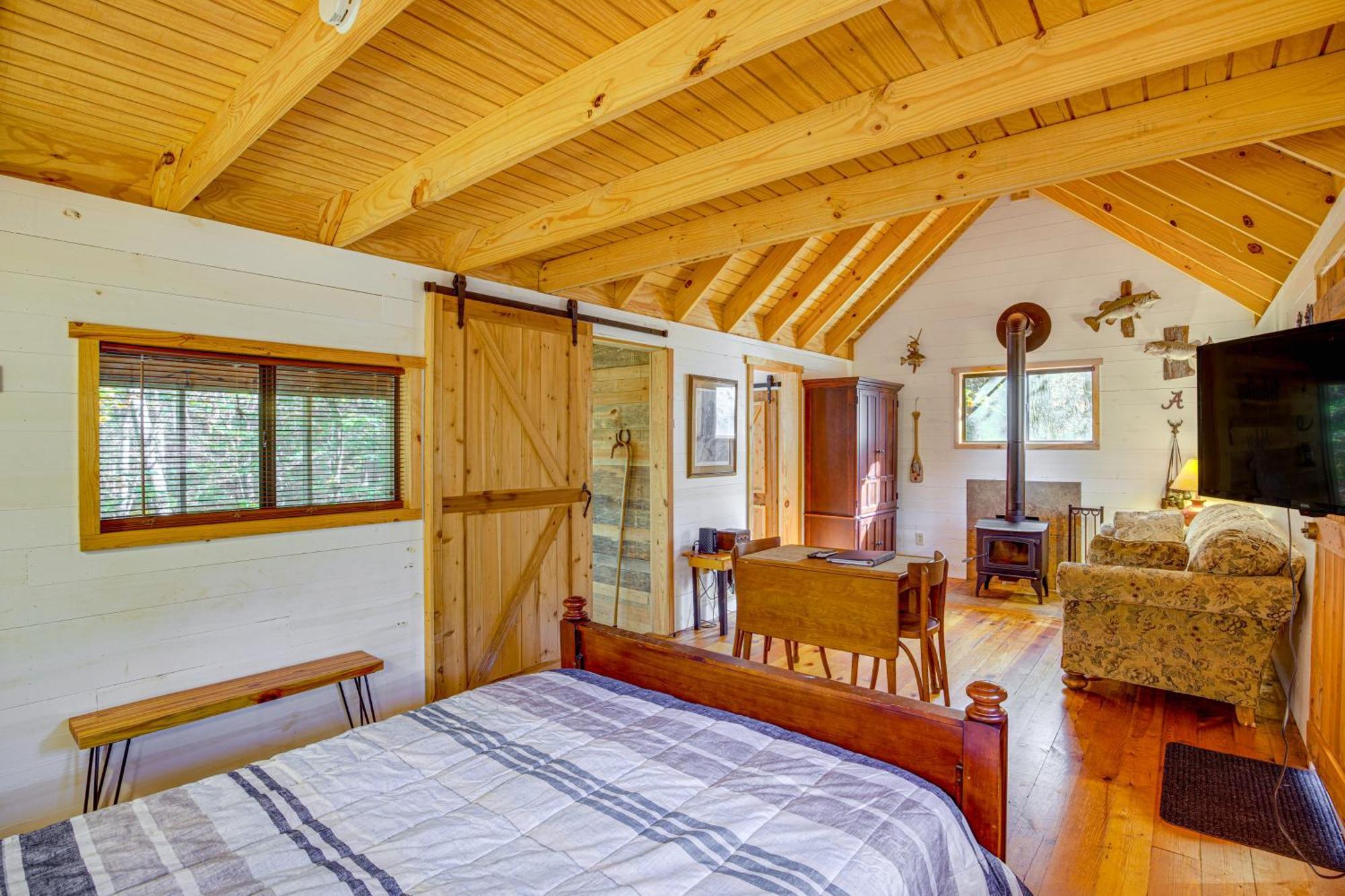 Secluded Tallassee Cabin With Fire Pit And Porch! Экстерьер фото